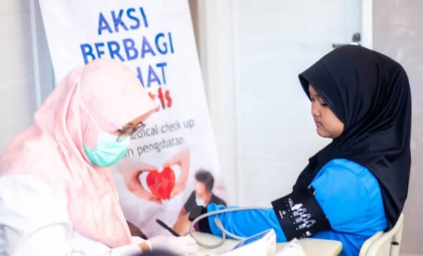 Skrining Kesehatan di MTs Al-Inayah Bersama Puskesmas Sarijadi : Upaya Deteksi Dini demi Peserta Didik yang Sehat
