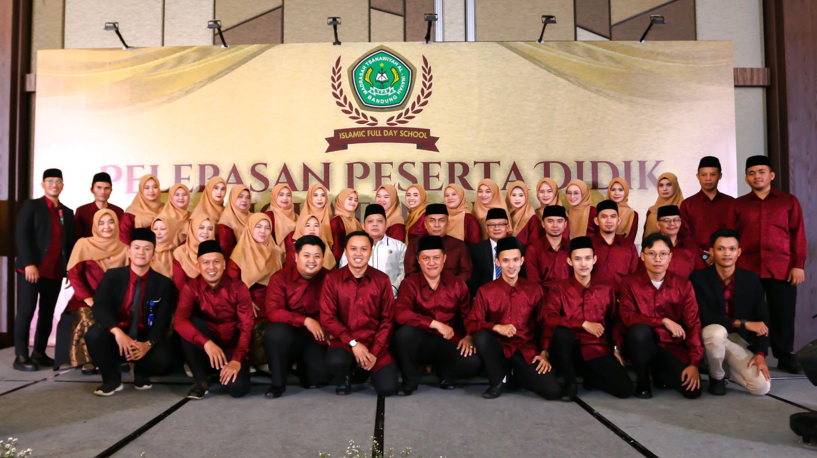 PELEPASAN PESERTA DIDIK ANGKATAN KE -  43
