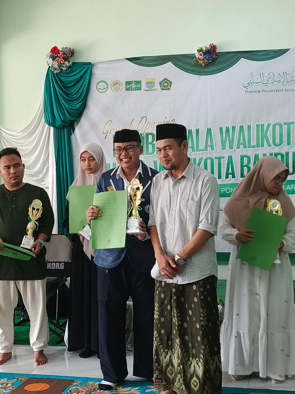 KEMBALI!! PESERTA DIDIK MTS AL INAYAH MENCETAK PRESTASI PADA PIALA WALIKOTA & WAKIL WALIKOTA BANDUNG