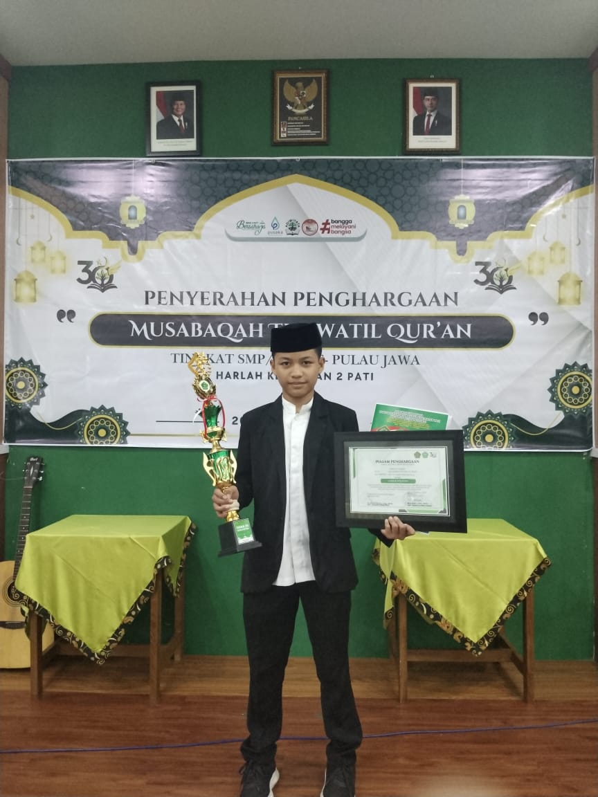 Alhamdulillah Peserta Didik MTs Al Inayah Kembali mengukir prestasi pada MTQ Tingkat SMP/MTs Se-Pulau Jawa yang diadakan di MAN 2 Pati Jawa Tengah