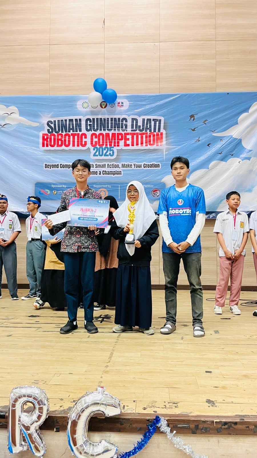 Alhamdulillah tim robotik memperoleh juara 2 kategori robot creative di ajang SUNAN GUNUNG DJATI ROBOTIC COMPETITION 2025